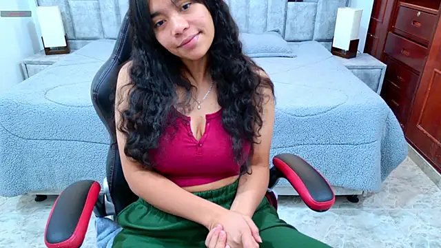 Snapshot of laureentt_ chatting on 02-14-26, 03:14 laureentt online show from 02-14-26, 03:14