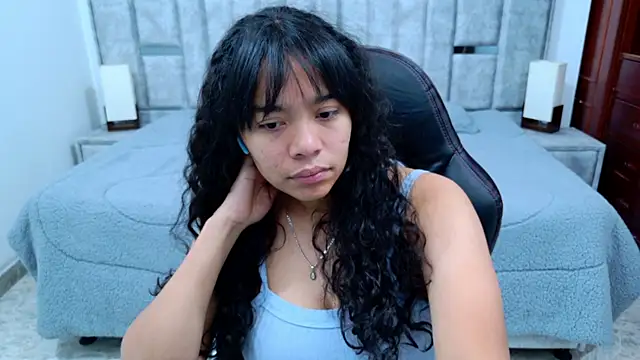 Snapshot of laureentt_ chatting on 02-16-26, 03:24 laureentt online show from 02-16-26, 03:24