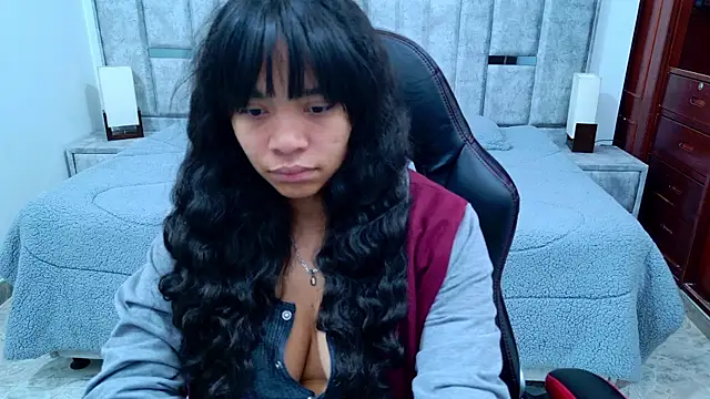 Snapshot of laureentt_ chatting on 02-17-26, 03:14 laureentt online show from 02-17-26, 03:14