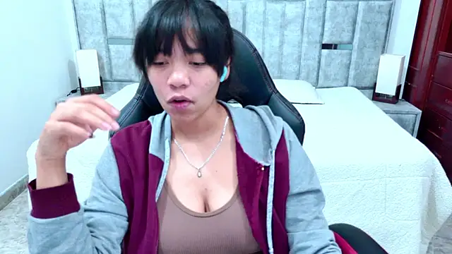 Snapshot of laureentt_ chatting on 03-09-26, 03:10 laureentt online show from 03-09-26, 03:10