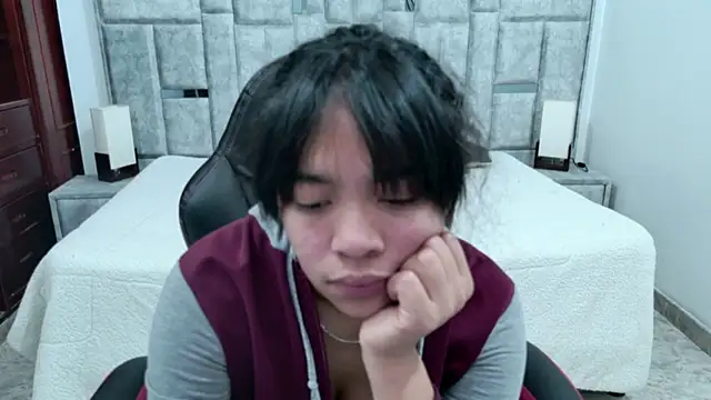 Snapshot of laureentt_ chatting on 03-23-26, 03:21 laureentt online show from 03-23-26, 03:21