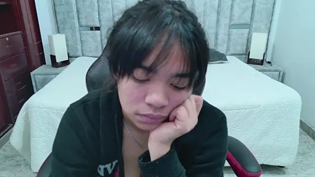 Snapshot of laureentt_ chatting on 03-24-26, 03:11 laureentt online show from 03-24-26, 03:11