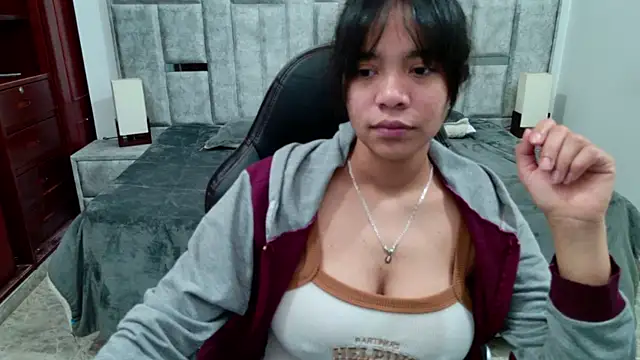 laureentt  online show from 06-08-26, 03:18