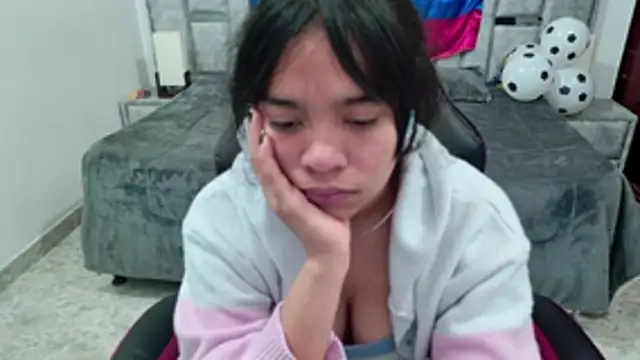Snapshot of laureentt_ chatting on 06-27-26, 03:22 laureentt online show from 06-27-26, 03:22