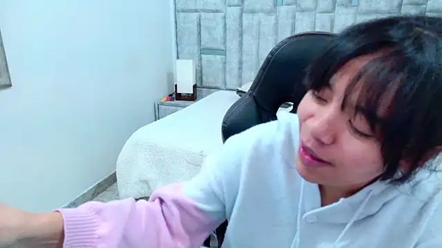 Snapshot of laureentt_ chatting on 07-23-26, 03:26 laureentt online show from 07-23-26, 03:26