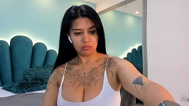 sharlott18 online show from 02-01-26, 11:42