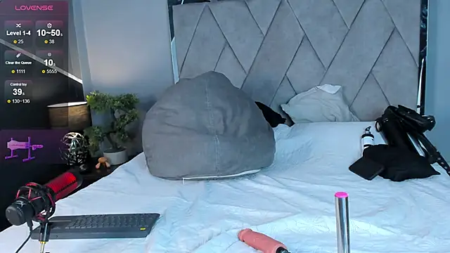 Snapshot of Markbrown chatting on 11-25-25, 08:09 Markbrown online show from 11-25-25, 08:09