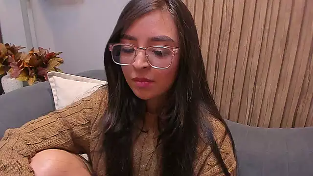 Eva Macalliter online show from 12-21-24, 06:30