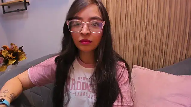 Eva Macalliter online show from 01-08-25, 02:46