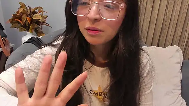 Eva Macalliter online show from 03-20-25, 02:40