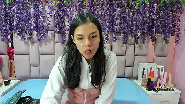 Snapshot of Bich_Anal_ chatting on 12-17-24, 01:27 Bich Anal online show from 12-17-24, 01:27