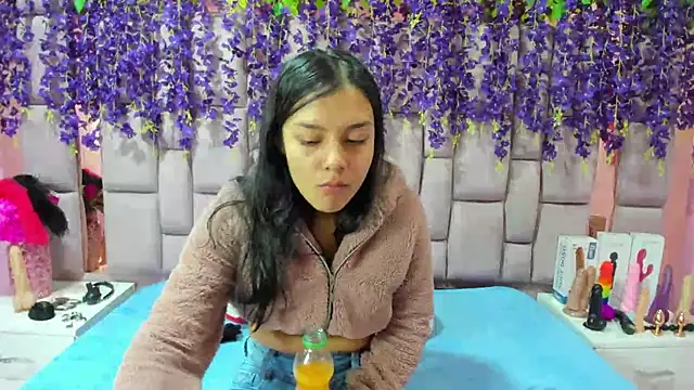 Snapshot of Bich_Anal_ chatting on 12-21-24, 12:59 Bich Anal online show from 12-21-24, 12:59