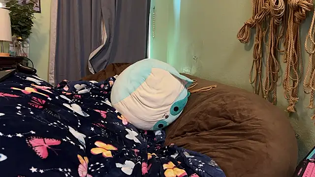 Linzy 19 online show from 03-09-26, 05:17