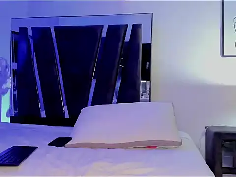 HollyEvanz online show from 09-27-25, 01:21