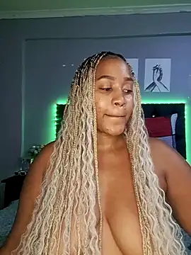 Snapshot of Toya_P chatting on 03-04-25, 12:39 Toya P online show from 03-04-25, 12:39