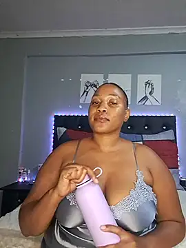 Snapshot of Toya_P chatting on 09-08-25, 08:19 Toya P online show from 09-08-25, 08:19