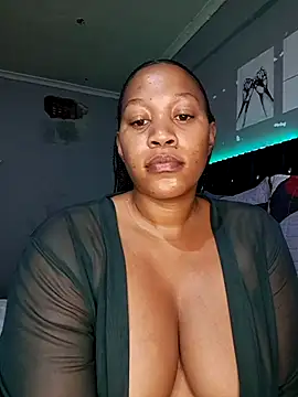 Snapshot of Toya_P chatting on 09-28-25, 02:11 Toya P online show from 09-28-25, 02:11