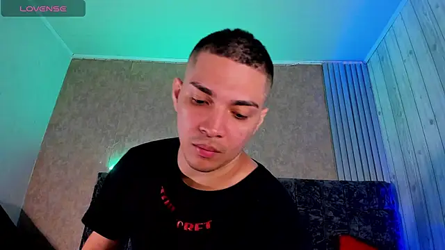 Snapshot of JUANDIAMONDS98 chatting on 03-14-25, 01:02 JUANDIAMONDS98 online show from 03-14-25, 01:02