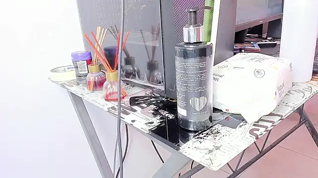 Snapshot of queen_yully chatting on 12-08-24, 09:30 queen yully online show from 12-08-24, 09:30