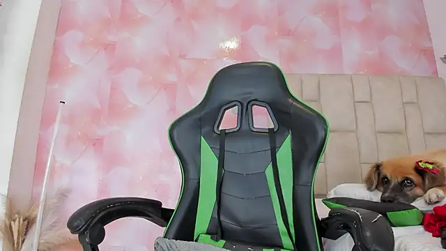 Snapshot of aida_rose_ chatting on 02-19-26, 05:53 aida rose online show from 02-19-26, 05:53