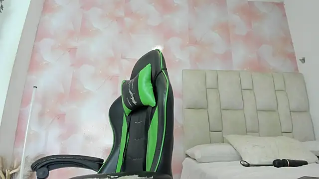 Snapshot of aida_rose_ chatting on 04-05-26, 12:41 aida rose online show from 04-05-26, 12:41