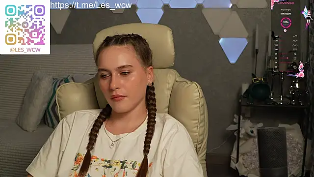 Snapshot of HarleyDeess chatting on 11-26-25, 08:10 HarleyDeess online show from 11-26-25, 08:10