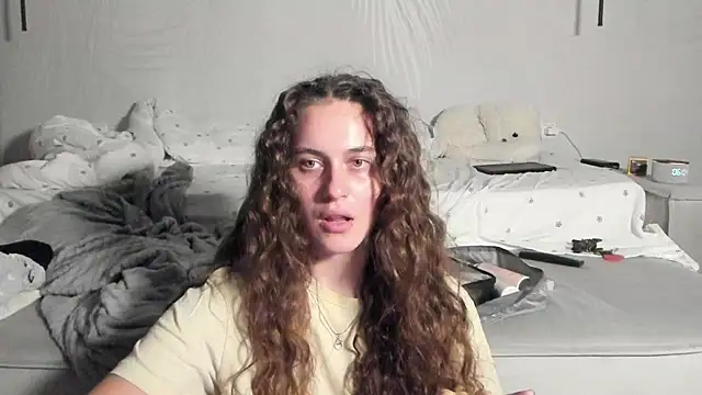 Snapshot of HarleyDeess chatting on 12-15-25, 03:11 HarleyDeess online show from 12-15-25, 03:11