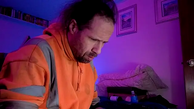 Snapshot of HandsumHungDaddy chatting on 02-16-26, 09:16 HandsumHungDaddy online show from 02-16-26, 09:16