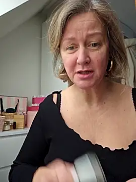 Snapshot of MarleneBloem chatting on 02-27-25, 09:43 MarleneBloem online show from 02-27-25, 09:43