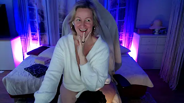 Snapshot of MarleneBloem chatting on 11-14-25, 09:52 MarleneBloem online show from 11-14-25, 09:52