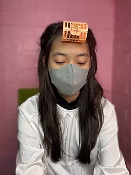 DA-EUN online show from 10-28-25, 02:59