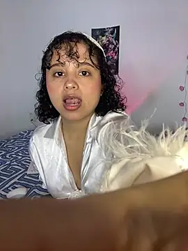Snapshot of lou_cute chatting on 03-18-25, 10:14 lou cute online show from 03-18-25, 10:14
