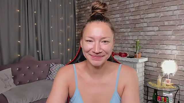 Snapshot of SarahCoksss chatting on 05-03-26, 12:27 SarahCoksss online show from 05-03-26, 12:27
