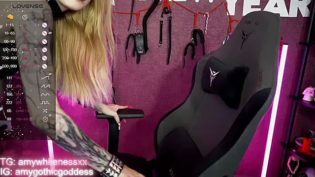 Snapshot of amywhitenessxx chatting on 01-15-26, 02:21 amywhitenessxx online show from 01-15-26, 02:21