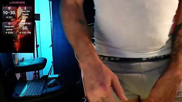 Snapshot of FiftyShadez chatting on 02-02-25, 05:42 FiftyShadez online show from 02-02-25, 05:42