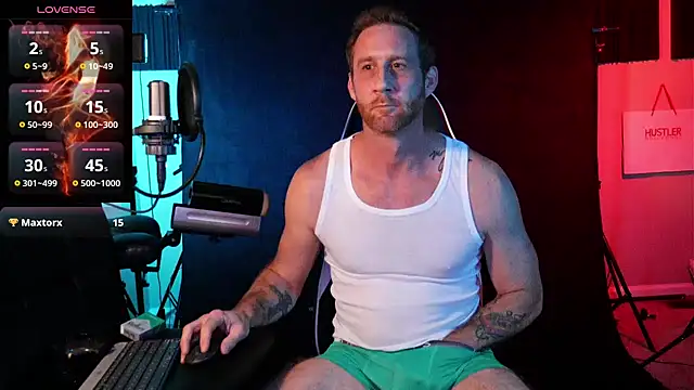 Snapshot of FiftyShadez chatting on 02-22-25, 01:33 FiftyShadez online show from 02-22-25, 01:33