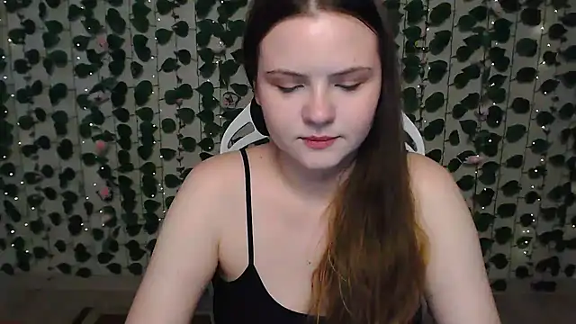 Snapshot of IxxiLiana chatting on 12-06-24, 04:14 IxxiLiana online show from 12-06-24, 04:14