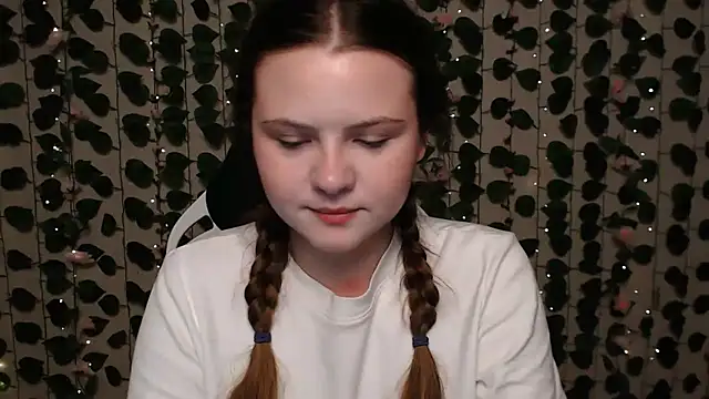 Snapshot of IxxiLiana chatting on 12-07-24, 04:09 IxxiLiana online show from 12-07-24, 04:09