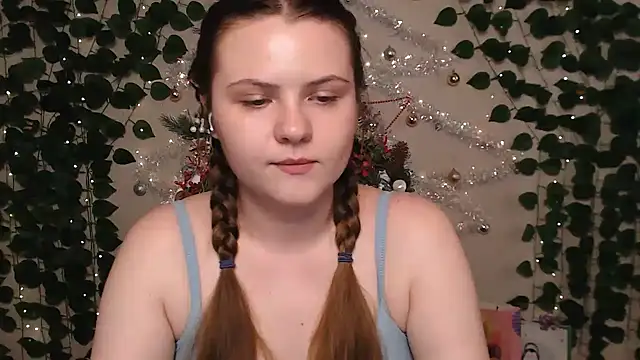 Snapshot of IxxiLiana chatting on 12-27-24, 10:23 IxxiLiana online show from 12-27-24, 10:23