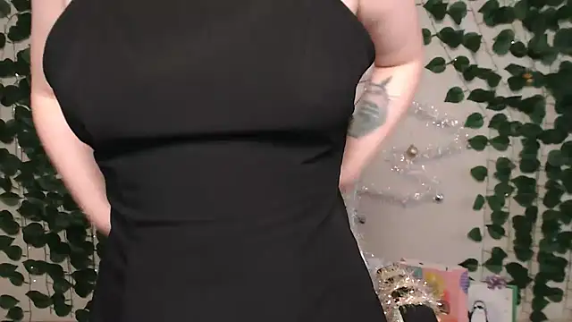 Snapshot of IxxiLiana chatting on 12-30-24, 05:15 IxxiLiana online show from 12-30-24, 05:15