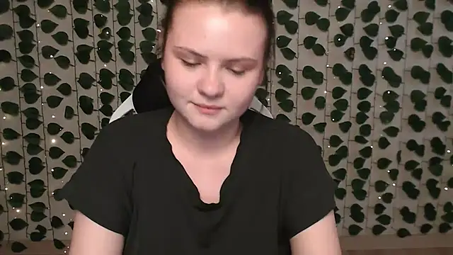 Snapshot of IxxiLiana chatting on 02-04-25, 07:18 IxxiLiana online show from 02-04-25, 07:18