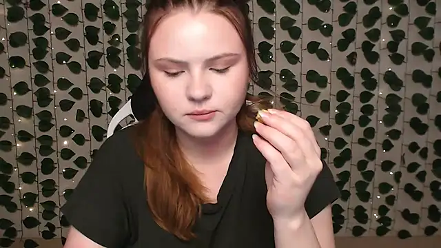 Snapshot of IxxiLiana chatting on 02-11-25, 04:11 IxxiLiana online show from 02-11-25, 04:11