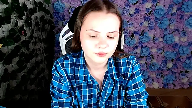 Snapshot of IxxiLiana chatting on 09-10-25, 05:07 IxxiLiana online show from 09-10-25, 05:07