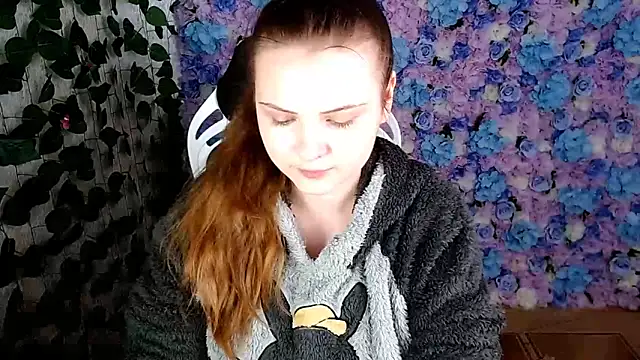 Snapshot of IxxiLiana chatting on 09-19-25, 04:58 IxxiLiana online show from 09-19-25, 04:58