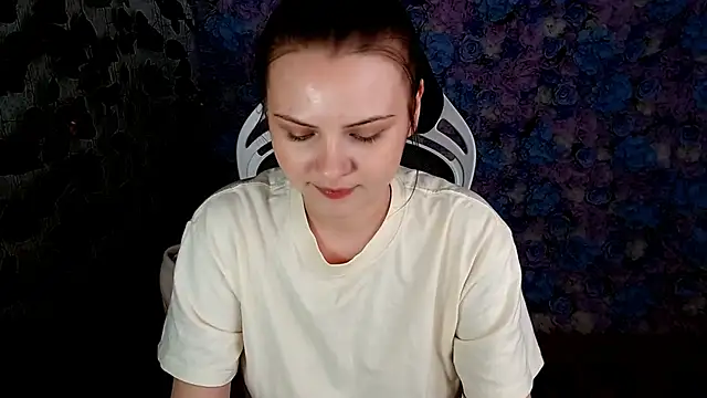 Snapshot of IxxiLiana chatting on 09-20-25, 04:13 IxxiLiana online show from 09-20-25, 04:13