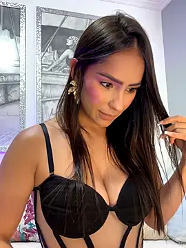 Snapshot of Mau_White chatting on 10-19-25, 06:19 Mau White online show from 10-19-25, 06:19