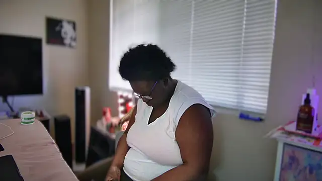 Yagurl  west online show from 02-08-25, 09:04