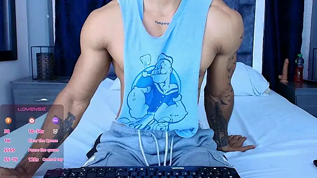 Snapshot of Manolo_Hot1 chatting on 02-13-25, 02:52 Manolo Hot1 online show from 02-13-25, 02:52