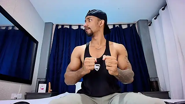 Snapshot of Manolo_Hot1 chatting on 02-28-25, 02:53 Manolo Hot1 online show from 02-28-25, 02:53