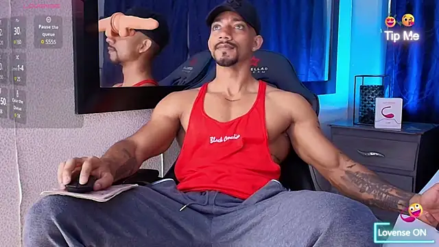 Snapshot of Manolo_Hot1 chatting on 03-20-25, 02:32 Manolo Hot1 online show from 03-20-25, 02:32